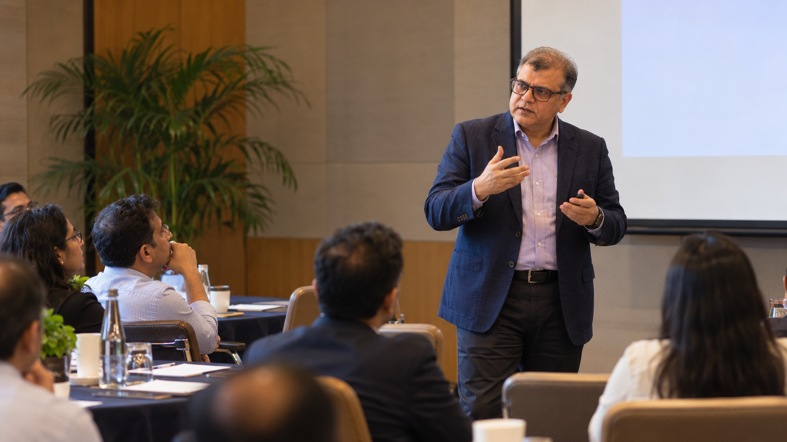 Bridging the gap between knowledge and leadership behaviour